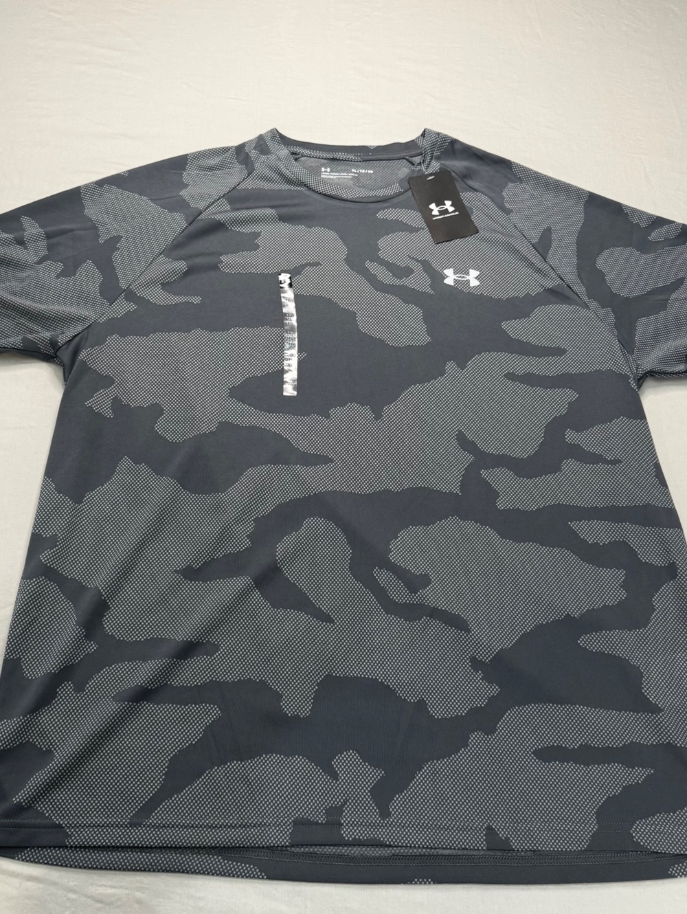 Under Armour Camo T Shirt Men’s XL Loose Fit Black Gray HeatGear NWT